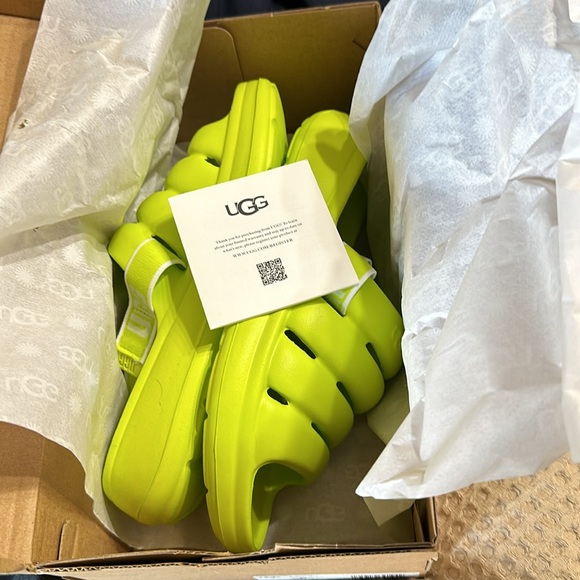NIB and never worn lime green UGG K-Sport Yeah slides with removable straps. - Picture 4 of 4
